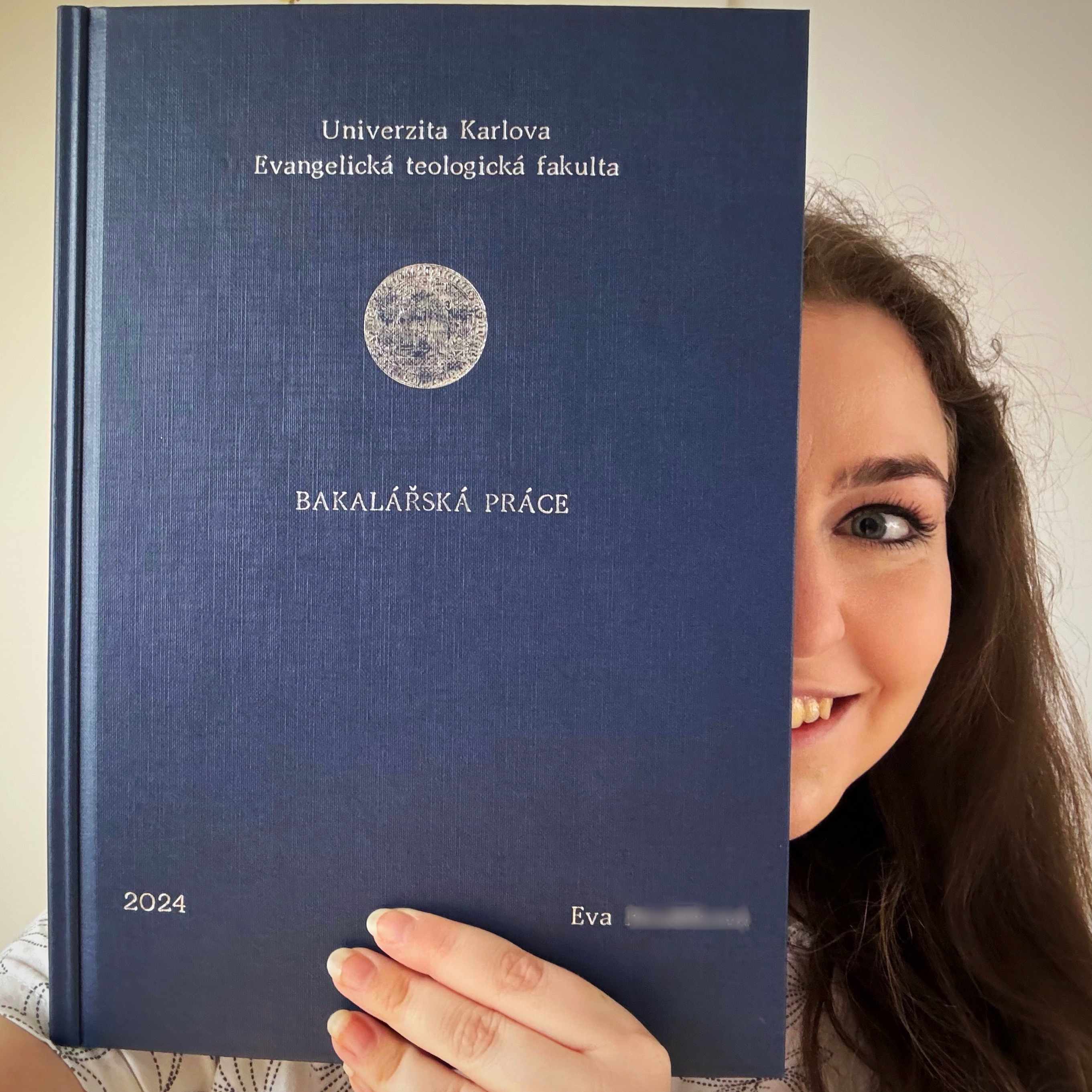 Eva s diplomovou prací