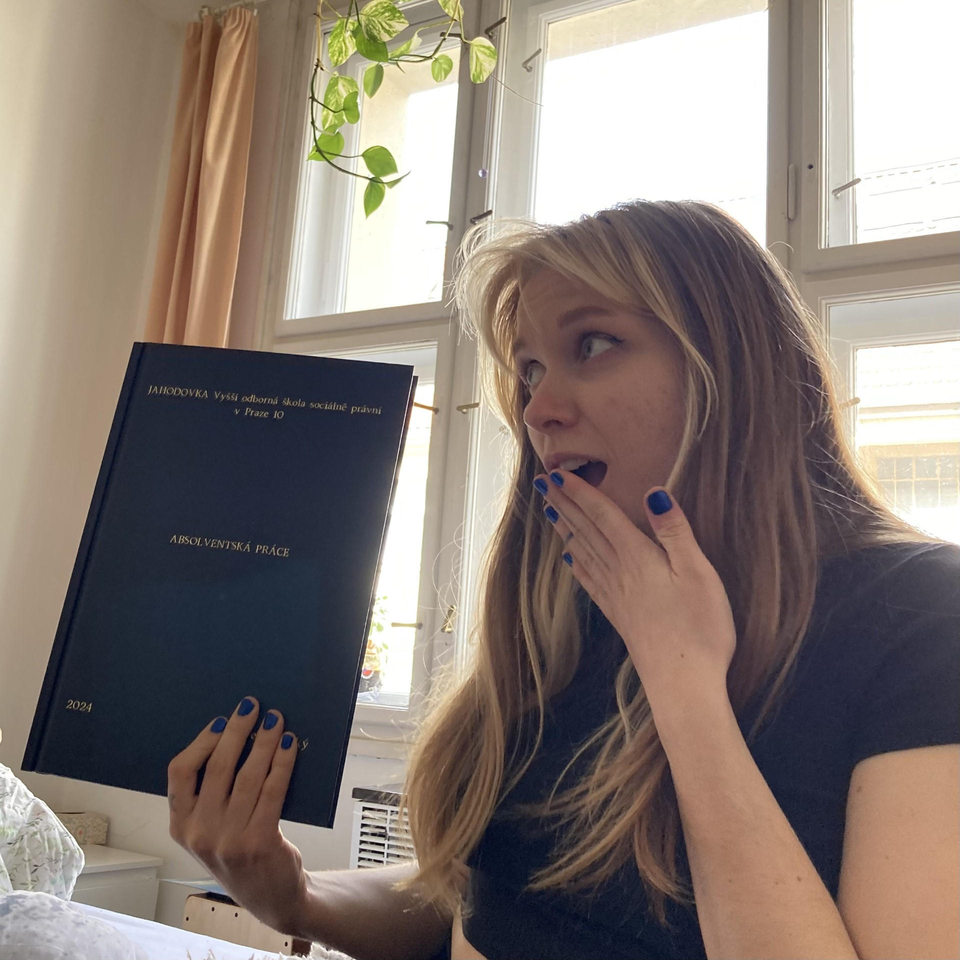 Kateřina s diplomovou prací